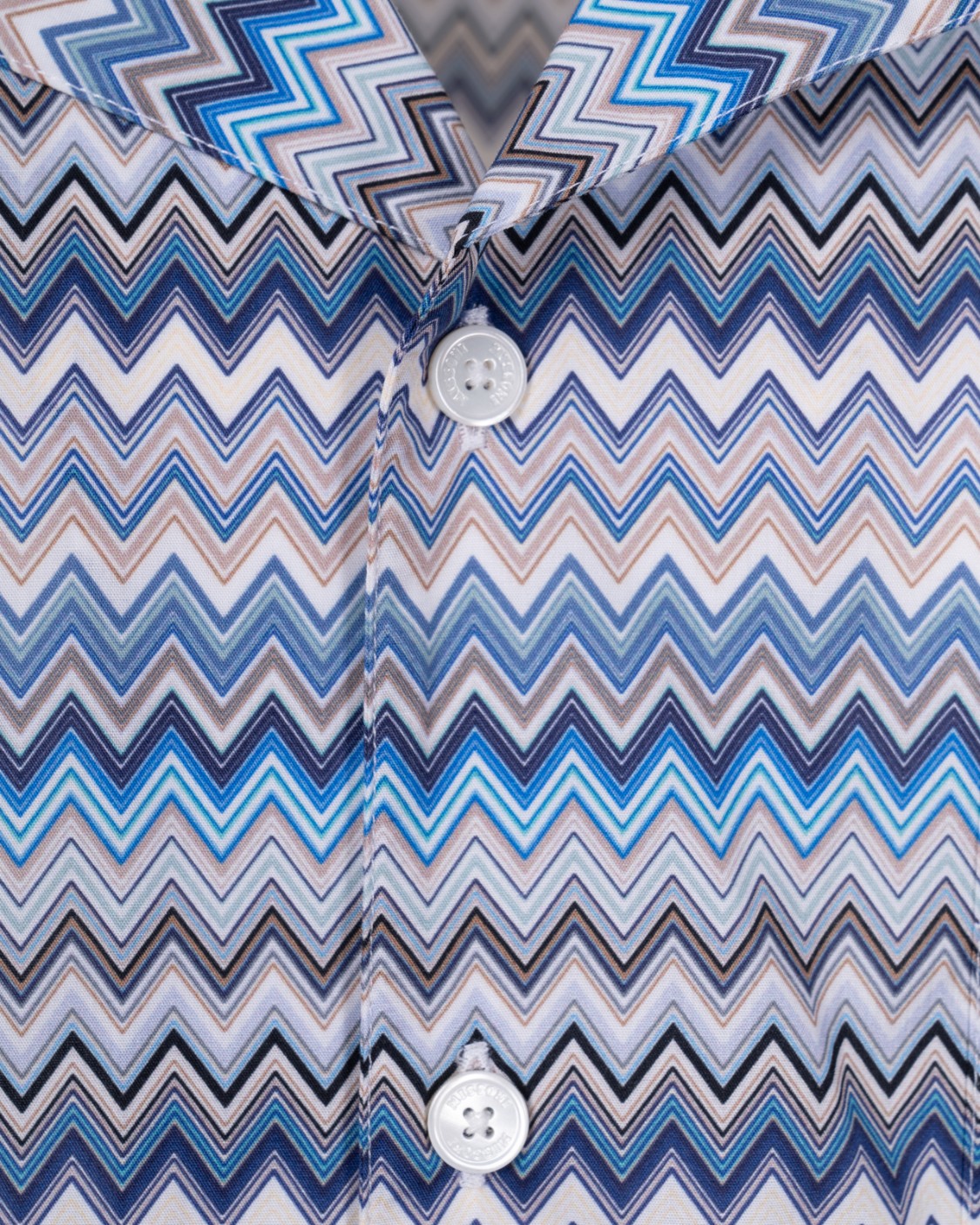 shop MISSONI  Camicia: Missoni camicia bowling in popeline di cotone zig zag con taschino.
Camicia taglio bowling.
Lavorazione in popeline di cotone.
Iconico motivo a zig zag decorativo.
Pratico taschino.
Composizione: 100%Cotone.
Made in Romania.. US25SJ05 BW00W0-S01FS number 4799480